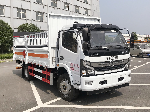 東風(fēng)多利卡D7氣瓶運(yùn)輸車