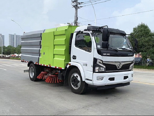 東風(fēng)多利卡D7掃路車