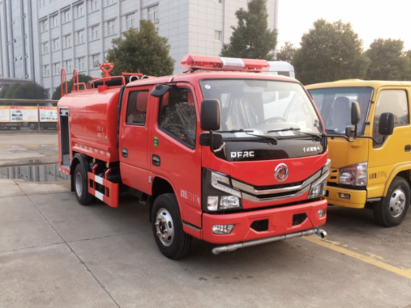 東風(fēng)雙排消防灑水車(chē)