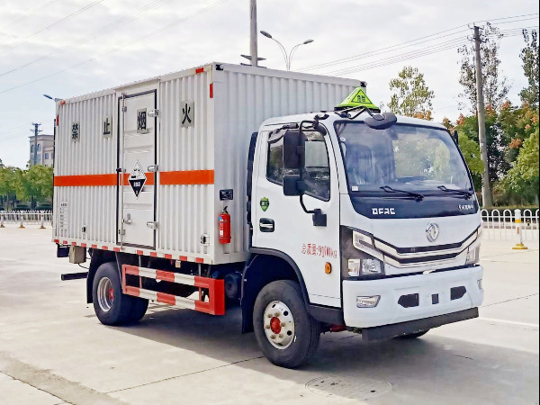 東風5噸腐蝕性物品廂式運輸車